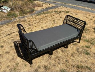 Article day bed