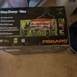 Dickers Manual Lawnmower 