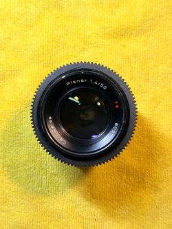 Carl Zeiss Planar 50mm f/1.4 T* Camera Lens