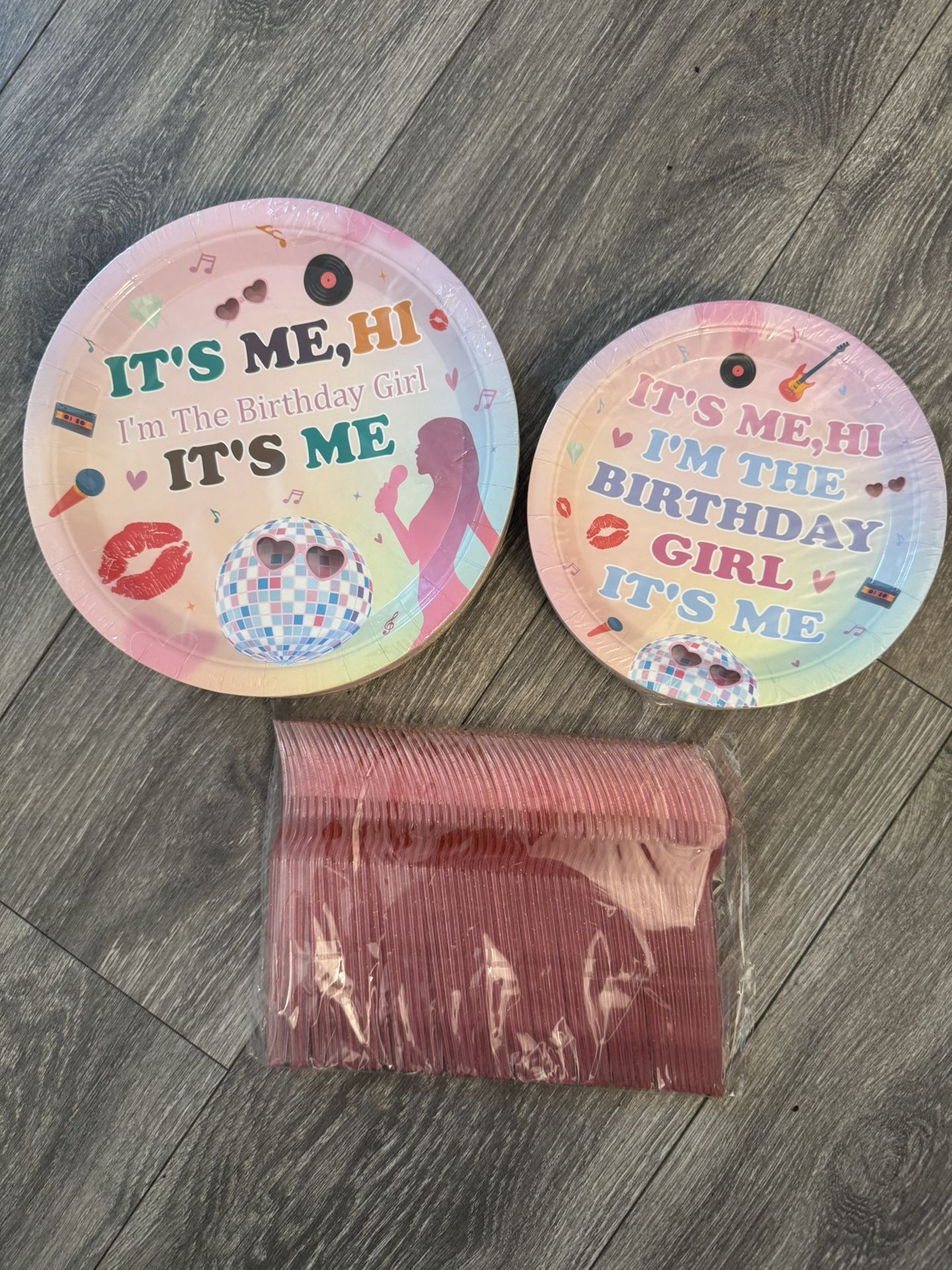150Pcs Birthday Party Plates Supplies,Its Me Hi Im The Birthday Girl Its Me Paper Plates,and Forks Kit for ,Music Party Decoration