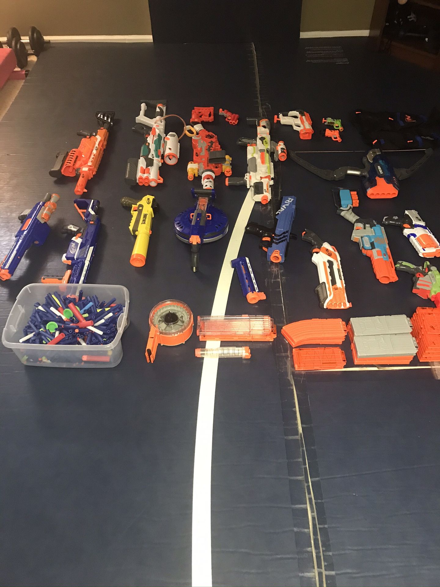 18 Nerf Guns, bullets and accessories.