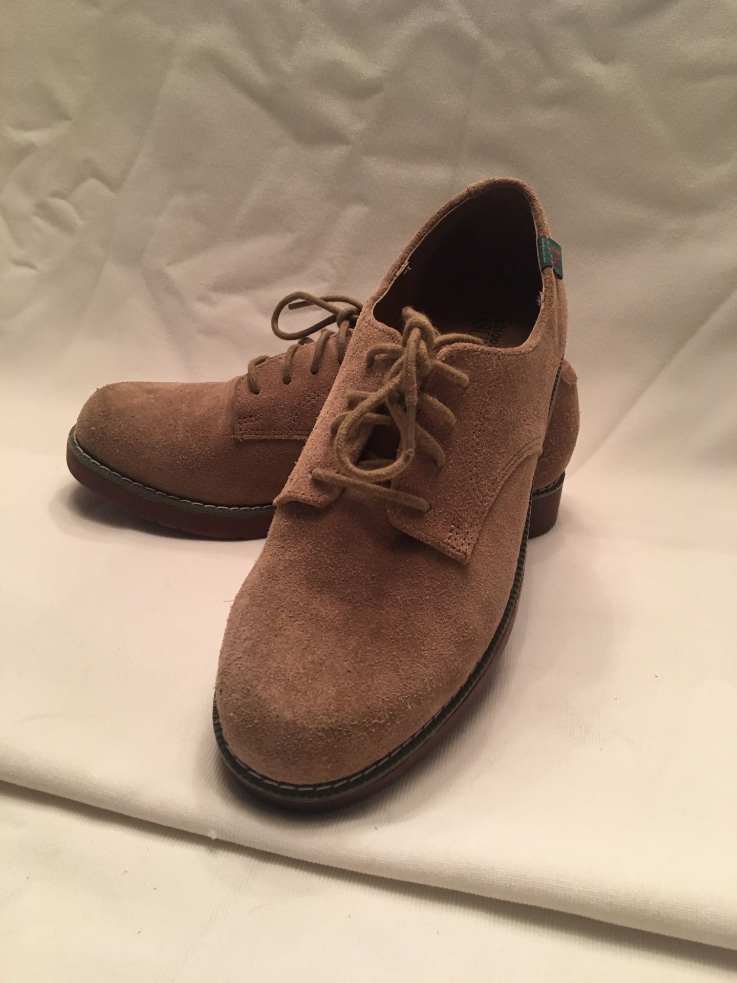 Boys Tan Bucks Shoes Size 4 Like New