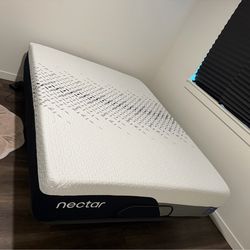 Like New Nectar Luxe Memory Foam Queen Mattress
