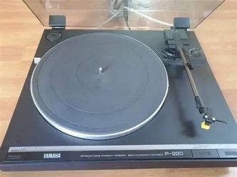 Yamaha P-220 Turntable