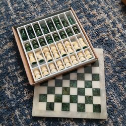 Vng Hand Carved Green And White Marble And Alabaster Chess Set Elegant Handcrafted Board & Pieces