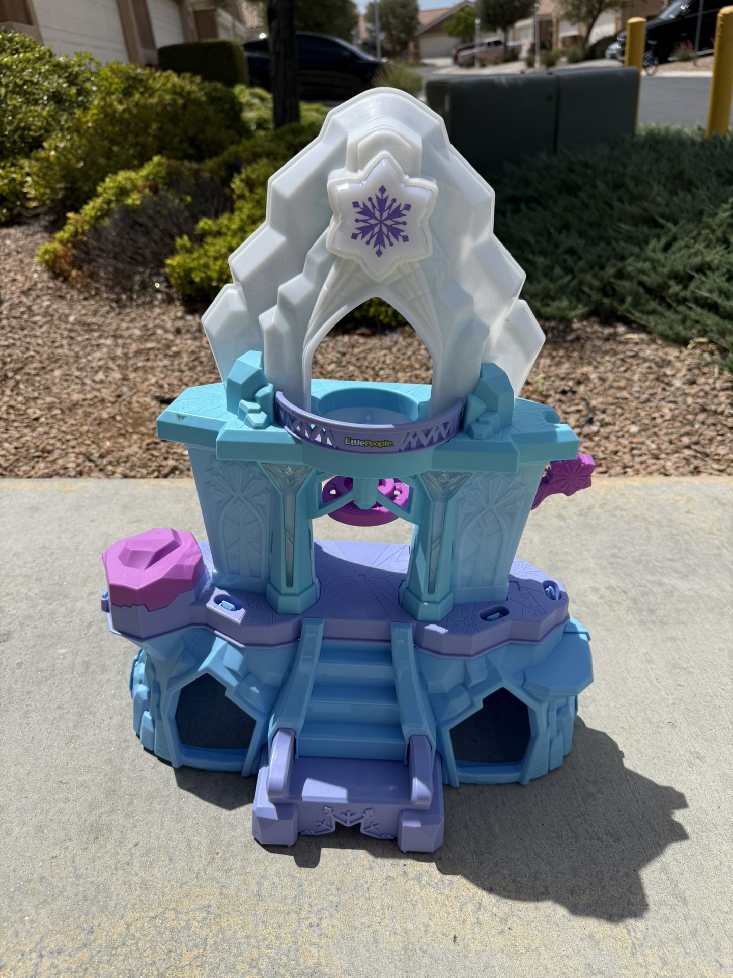 Frozen Little People Playhouse