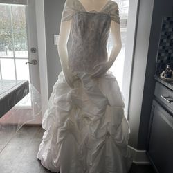 Make An Offer Size 4 Wedding Dress
