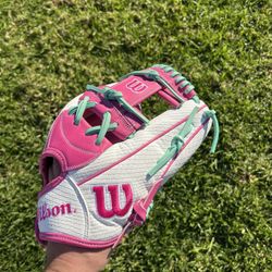 Wilson A2000 Fastpitch 12 inch glove Softball