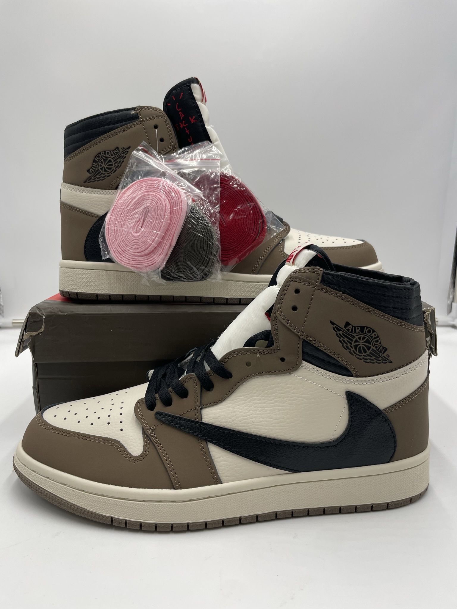 Jordan 1 Travis Scott High OG Mocha - Size 10.5