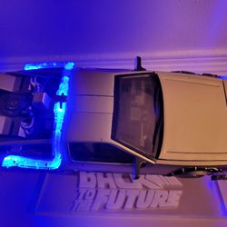 Back To The Future Diamond Select 1/15th scale DeLorean Time Machine