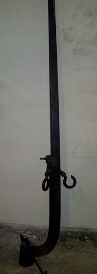 Cotton scales with 1 pea