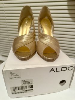 New Aldo’s Gold Shoes Size 9