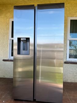 Samsung Refrigerator - Like new