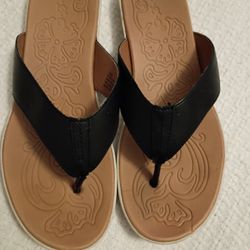 Cute Contoured Black Thong  Sandals 