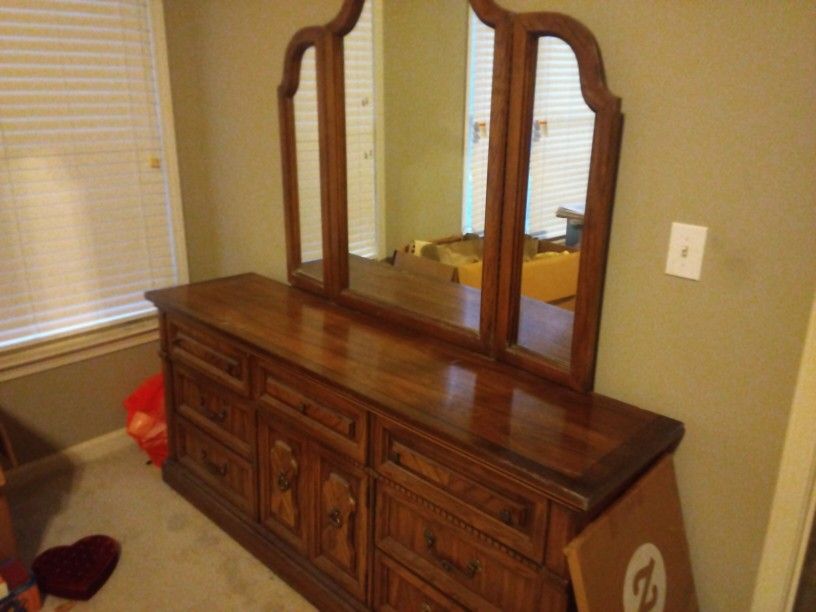 Dresser With Mirror.