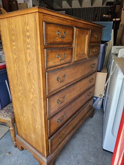 Dresser Armware And Nightstand