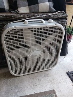 GREAT RUNNING BOX FAN 9 FIRM LOOK MY POST TONS ITEM TO SEE