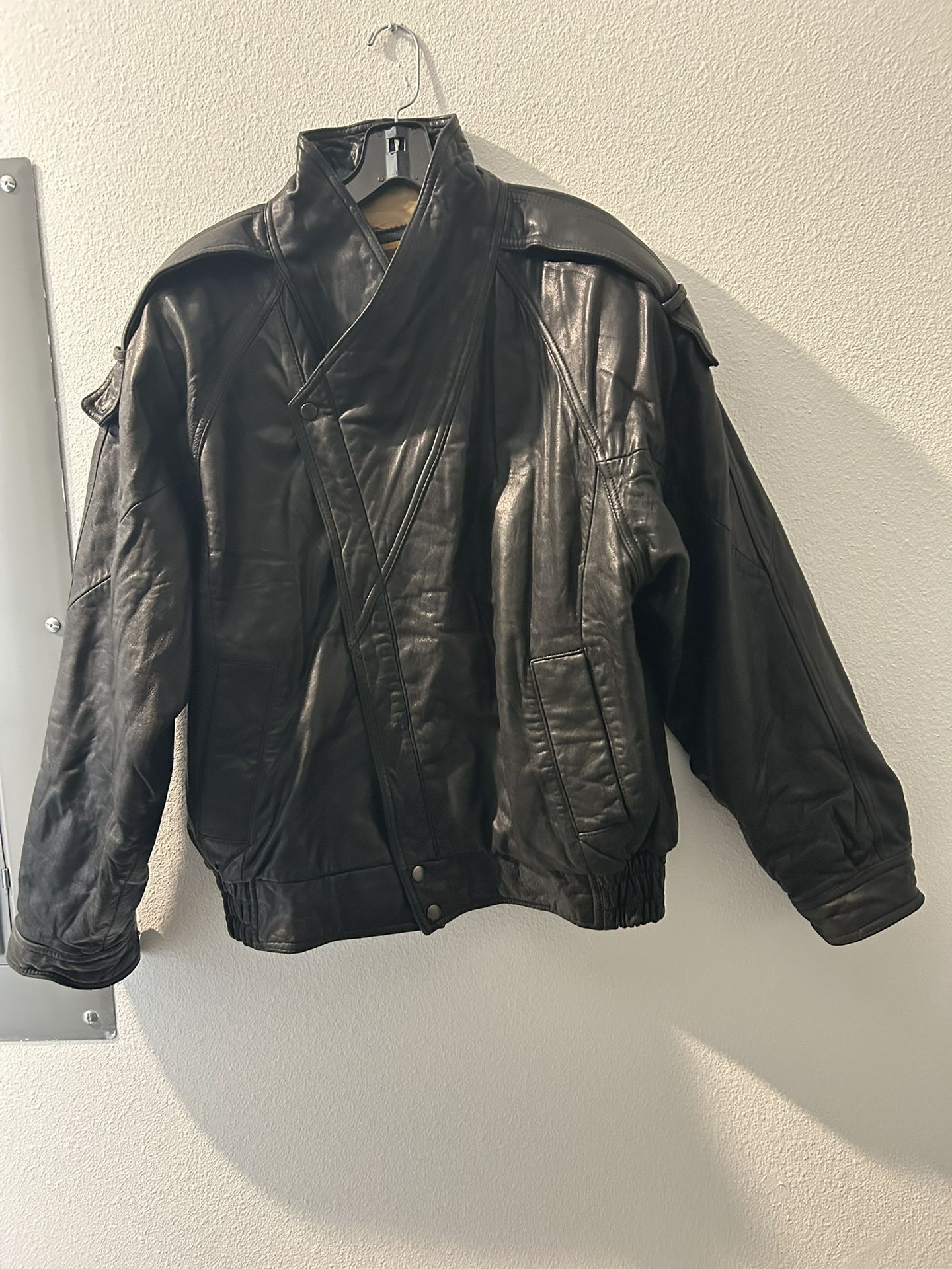 Vintage Men’s Genuine Leather Jacket – Size M