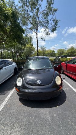 2010 Volkswagen New Beetle · 2.5 Hatchback 2D