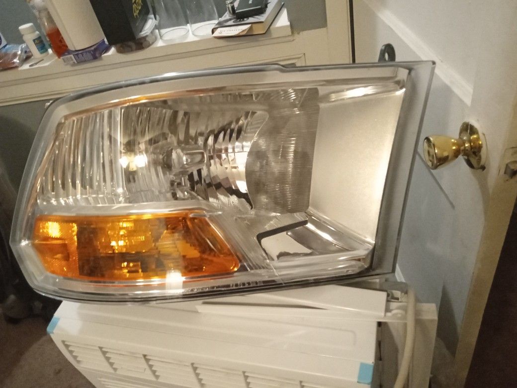 09' -19' Dodge Ram OEM Passenger headlight