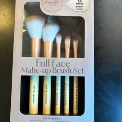 Makeup brushes