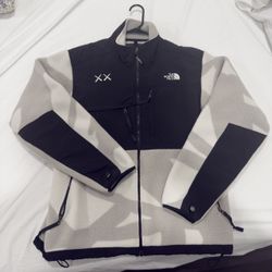 The North Face x KAWS 1995 Denali Jacket ‘Moonlight Ivory’ Size: L