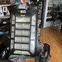 4000 Wats Solar Pole Light 