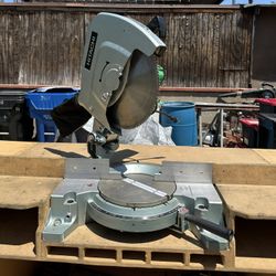 Hitachi Mitter Saw With Table 