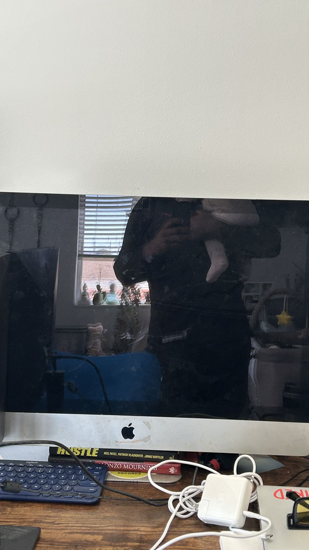 27inch Imac, keyboard and mouse!