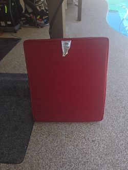 Outdoor maroon cusion removable cover 23" x 26"