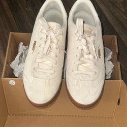 Pumas Size 8.5 Women 