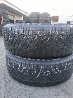 PAIR OF LT285/65/R20 WITH I0% OF TREAD OR LIFE GOOD YEAR WRANGLER HABLAMOS ESPAN̈OL
