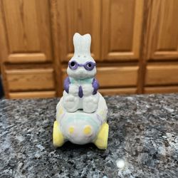 Vintage Ceramic Decorated Easter Wagon Egg Shaped With Bunny Rabbit Pair of salt and pepper shakers.  Size approximately 4 1/2 inches tall.  Preowned 