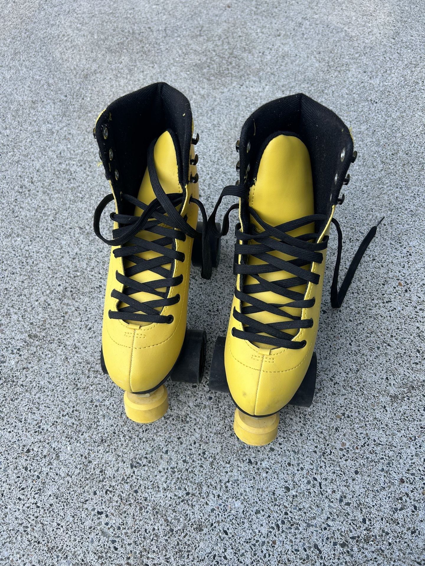 Roller skates Size 7 With Pads