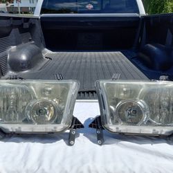 07-13 Toyota tundra headlights R-L