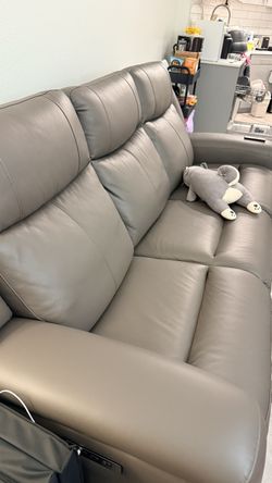 Like New Power Reclining Sofa