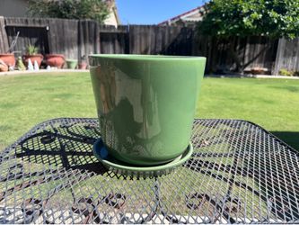 Bauer pottery flower pot with saucer