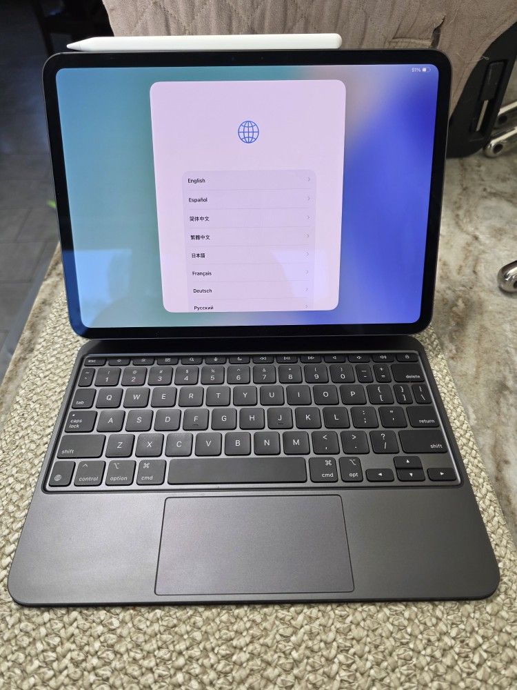 Apple iPad Pro - 11" with EXTRAS