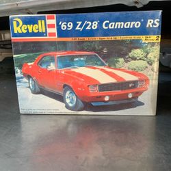 Model 1:25 Scale 69 Z/28 Camaro RS