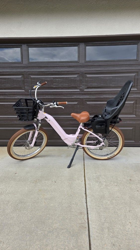 USED Custom built Electric Bike Company (full electric) Model R beach cruiser with Thule baby seat, Fast Charger, and matching Helmet