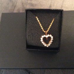   Necklace NEW   Gold Tone Heart Pendant on 18” Chain  