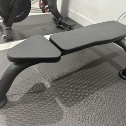 LIKE NEW - Premium Flat Workout Bench