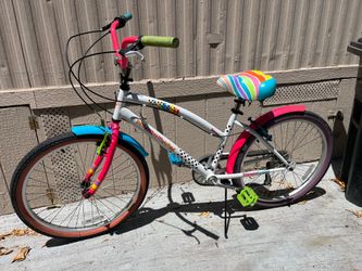 nice bike have 7 speeds fast bike everything work good medium size tires 24”