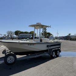 Boston Whaler Outrage 20