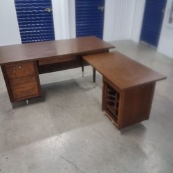NICE L SHAPED EXTREMLY HEAVY, GREAT QUALITY OFFICE DESK PLENTY OF ROOM IN DRAWS/SHELVES FOR STORAGE