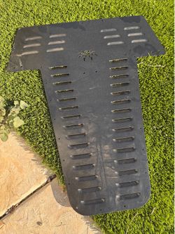 Vented hood louver
