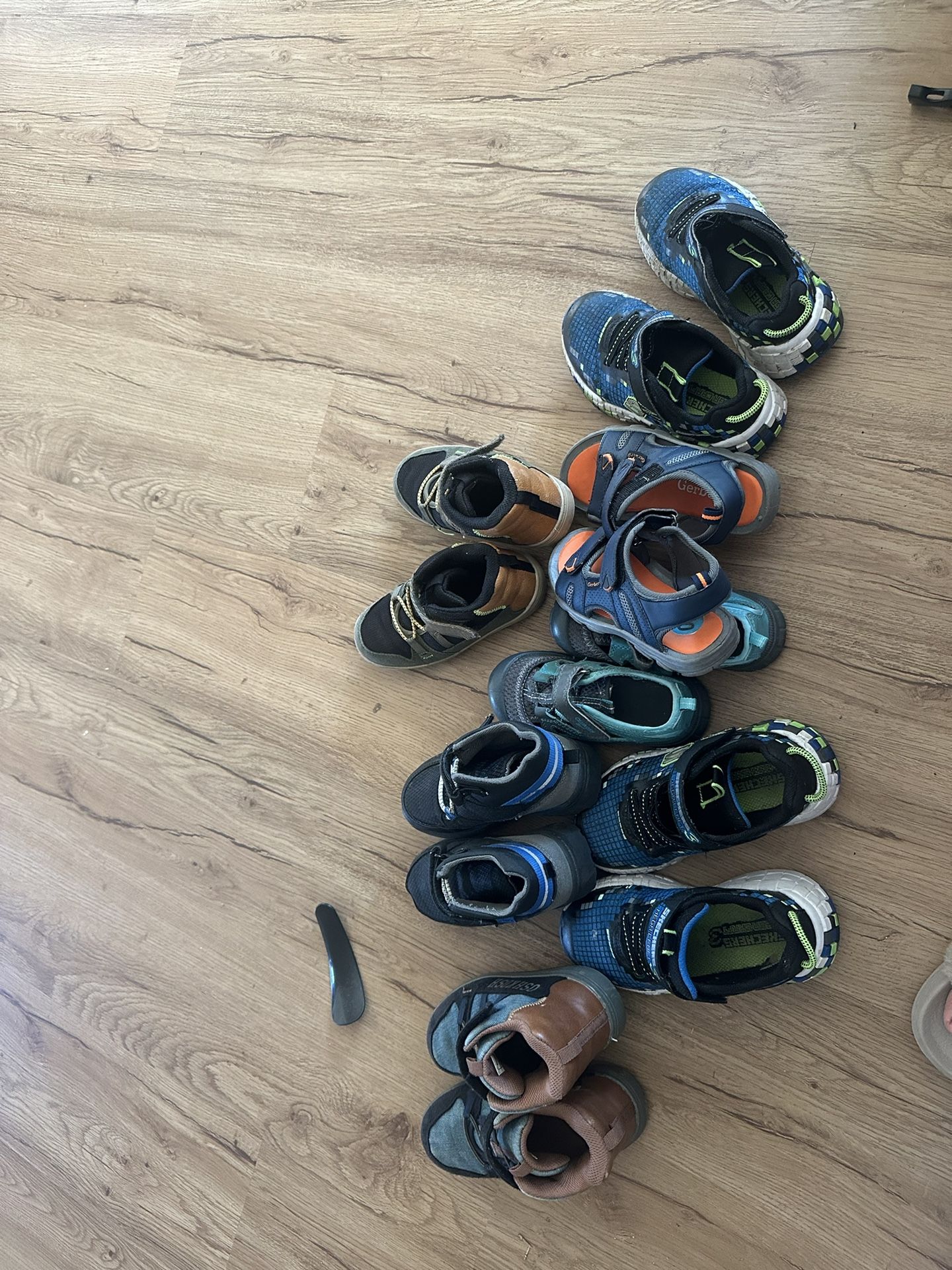 Boy shoes size 9-10-11