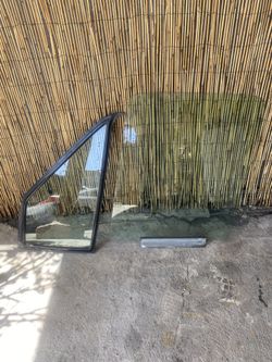 Parts 2006 Dodge  Mercedes  Glass Driver Side 