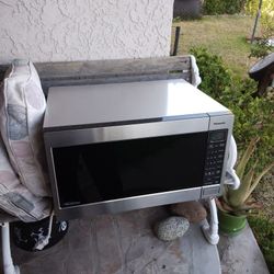 Panasonic Large Stainless 1250 Watt Microwave 