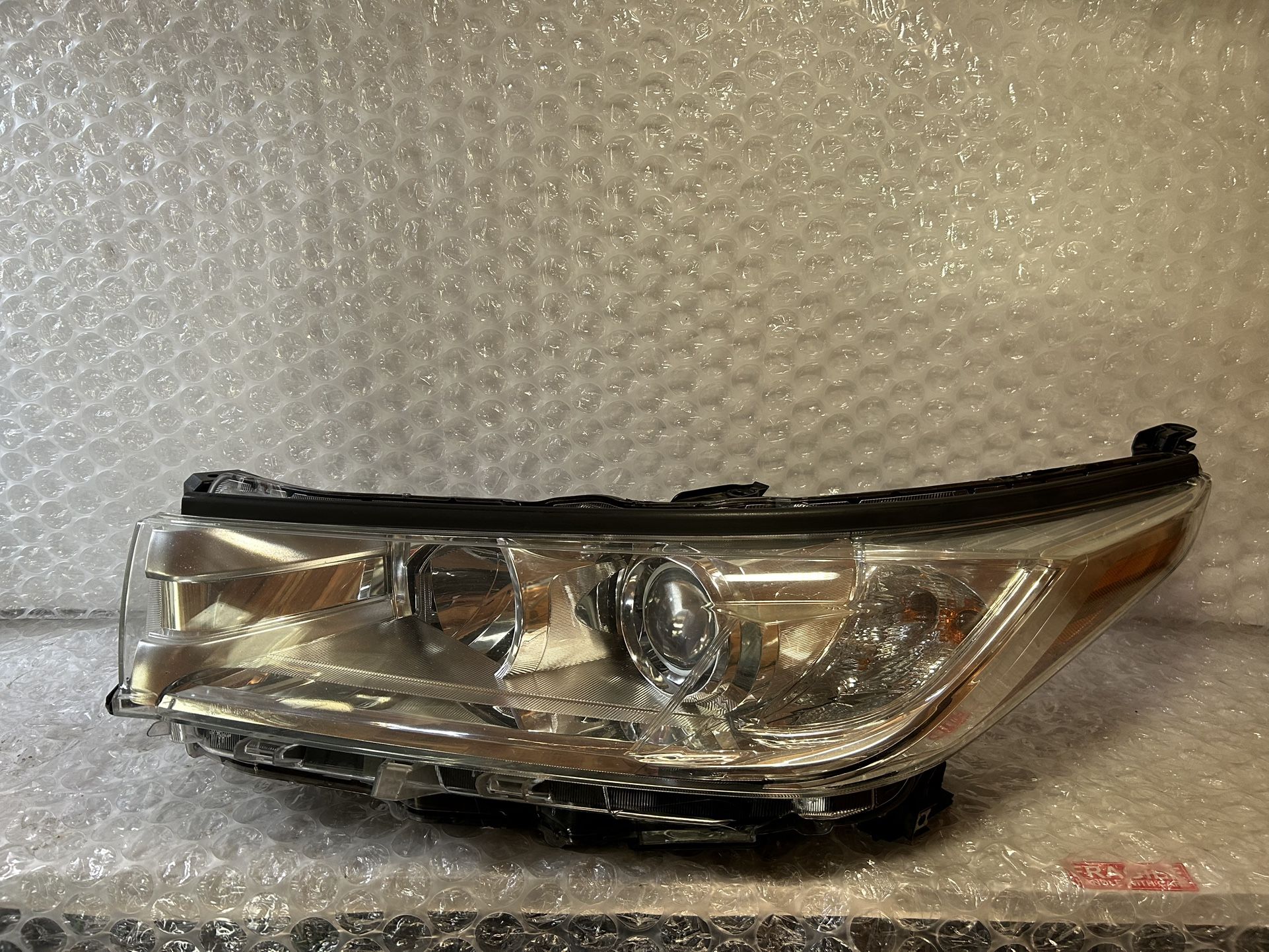 2017 - 2019 Toyota Highlander Headlight